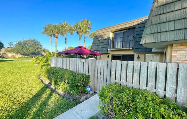 Beautiful Townhome in West Palm Beach!