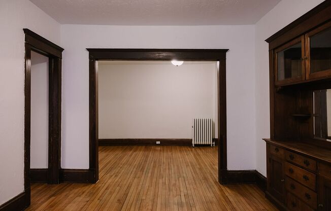 2 beds, 1 bath, 901 sqft, $1,250, Unit 315-21