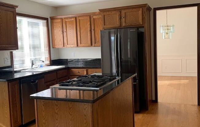 Lovely 3 Bedroom/2.5 Bath, Great Edmonds Neighborhood!