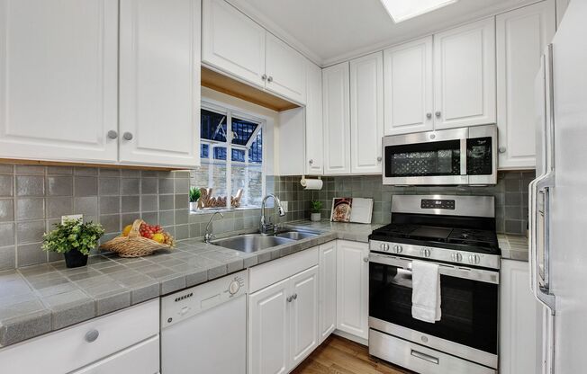 Warm & light filled 3 bedroom 2 bath Brisbane