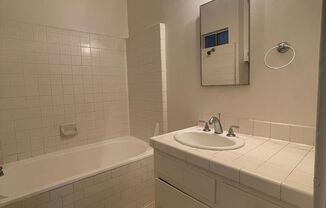 2 beds, 1 bath, $2,550, Unit 3809A