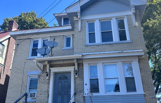 3 Bed 1 Bath Duplex (Observatory Hill)
