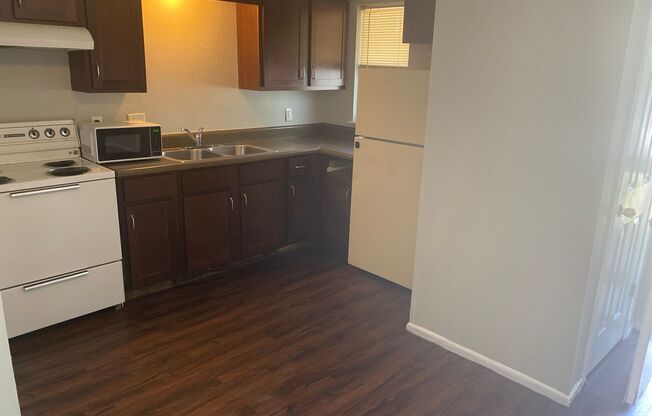 2 beds, 1 bath, 855 sqft, $850, Unit 2805-125