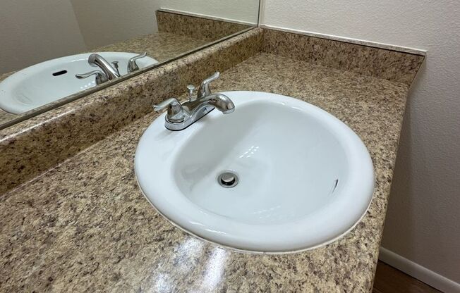 1 bed, 1 bath, 700 sqft, $995, Unit 1777-103