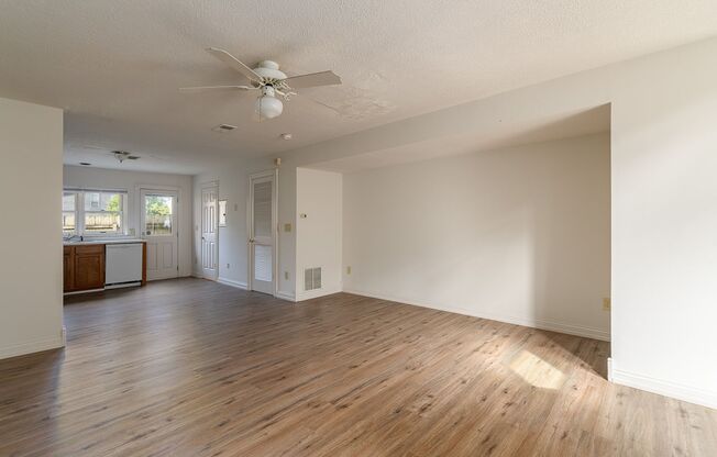 2 beds, 1.5 baths, $1,250, Unit 994 N. 4th St.