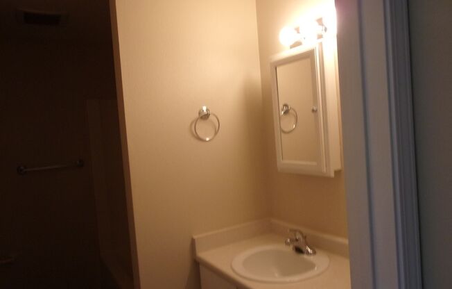 1 bed, 1 bath, 566 sqft, $1,377, Unit 137-416