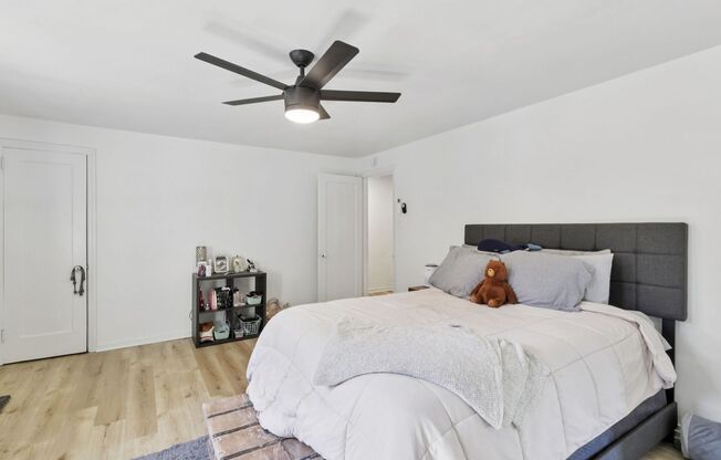 2 beds, 1 bath, 900 sqft, $1,225, Unit 136