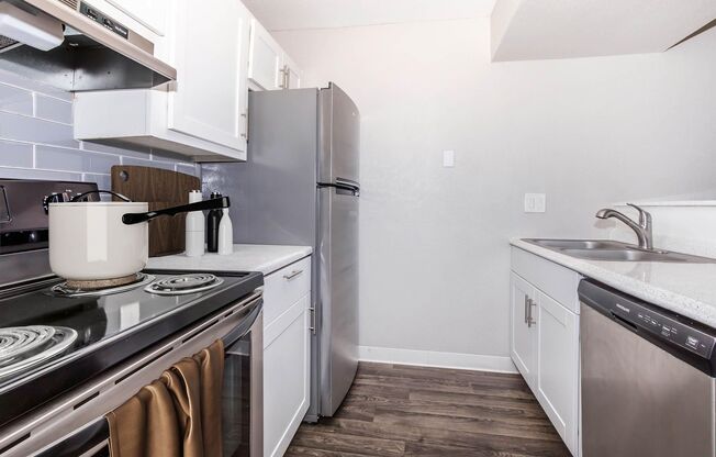 2 beds, 1 bath, 780 sqft, $1,348, Unit 87