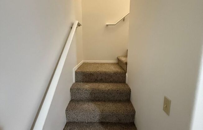 3 beds, 2 baths, 1,200 sqft, $1,695, Unit 38