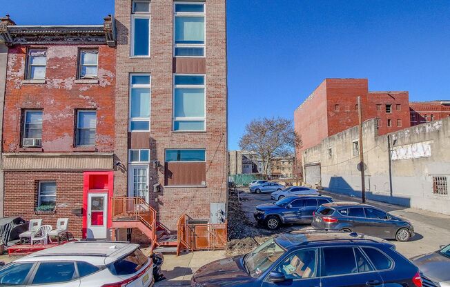 Three Bedroom Modern Olde Kensington Condo with Roofdeck