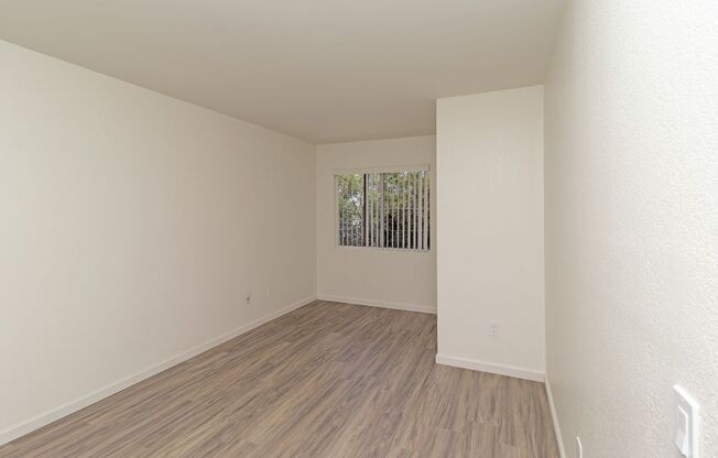 1 bed, 1 bath, 642 sqft, $1,895, Unit G10