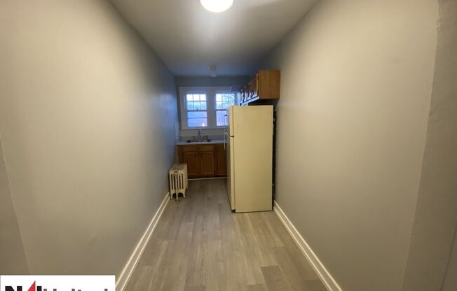 1 bed, 1 bath, $800, Unit Apt I