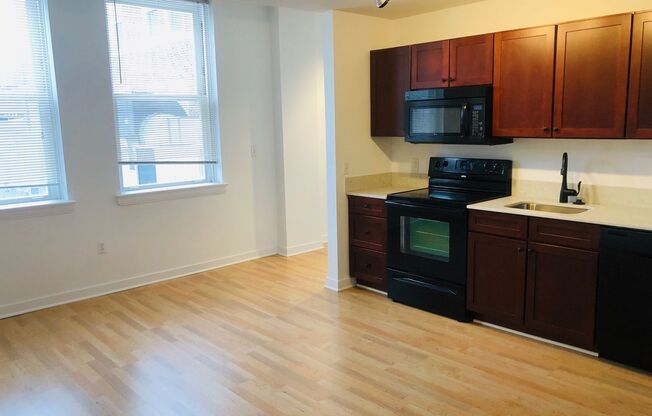 2 beds, 2 baths, 900 sqft, $2,099, Unit 307