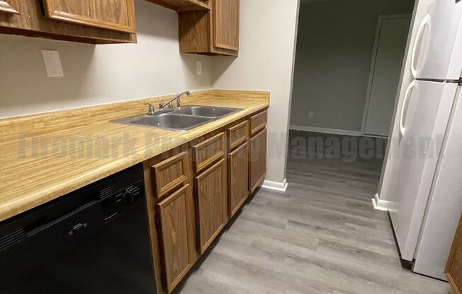 2 beds, 1 bath, 800 sqft, $800, Unit B7