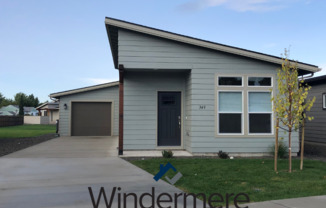 3 beds, 2 baths, 1,064 sqft, $1,895, Unit 349 Arissa