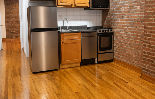 258 W 15 ST
