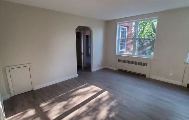 1 bed, 1 bath, $950, Unit B3