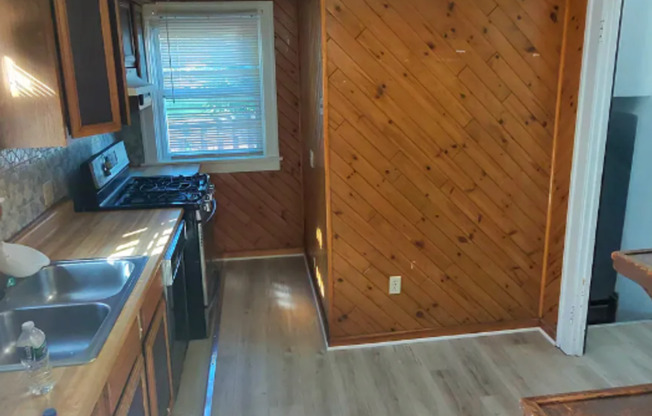 Newly Renovated Pet-Friendly 3-Bedroom Home in Cleveland!