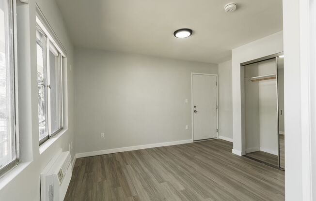 Studio, 1 bath, 615 sqft, $1,698, Unit 100