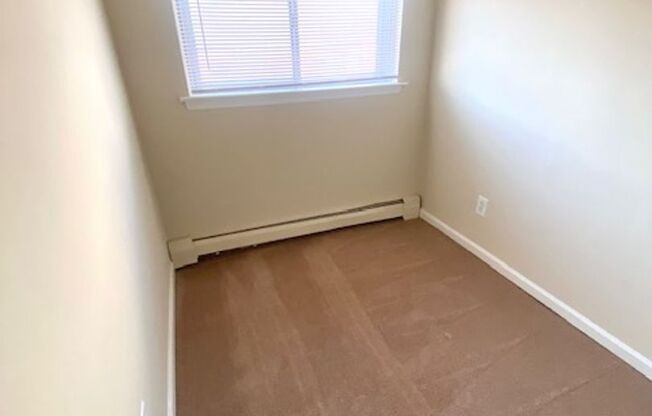 1 bed, 1 bath, 625 sqft, $1,270, Unit D09