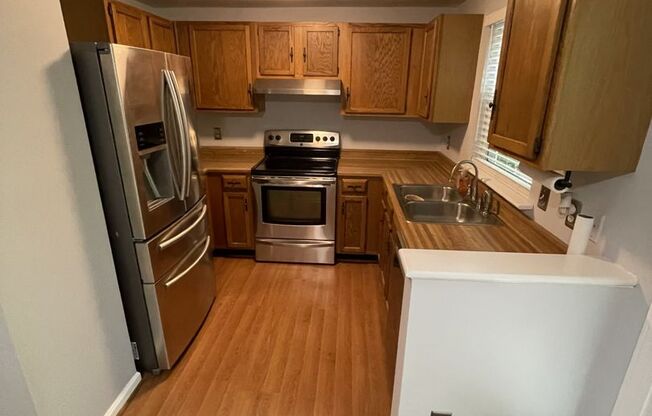3 bd 2ba end unit townhouse.