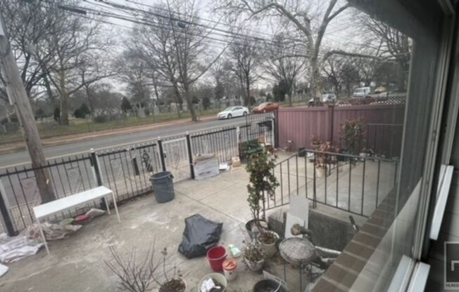 1081 SCHENECTADY AVE