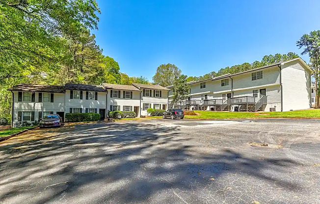 416 CREEKVIEW CT