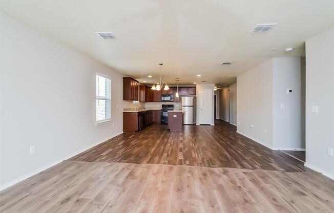 1412 VERNON DR
