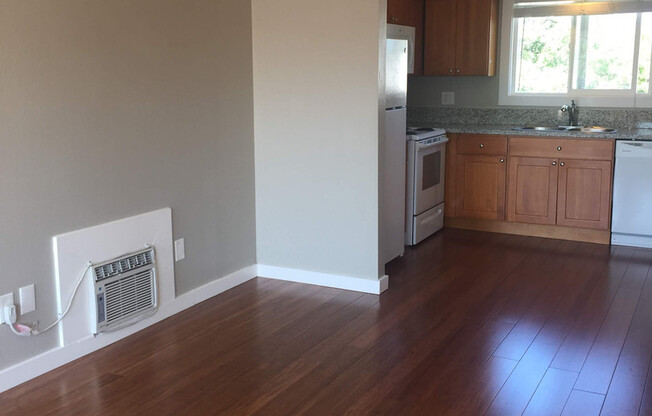 2 beds, 1 bath, $1,895, Unit 518