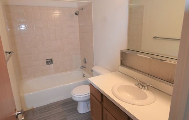 2 beds, 1 bath, $1,700, Unit 66