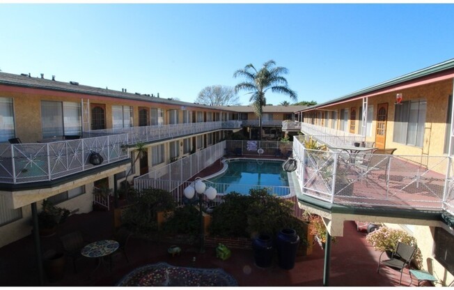 1 bed, 2 baths, $2,195, Unit 04