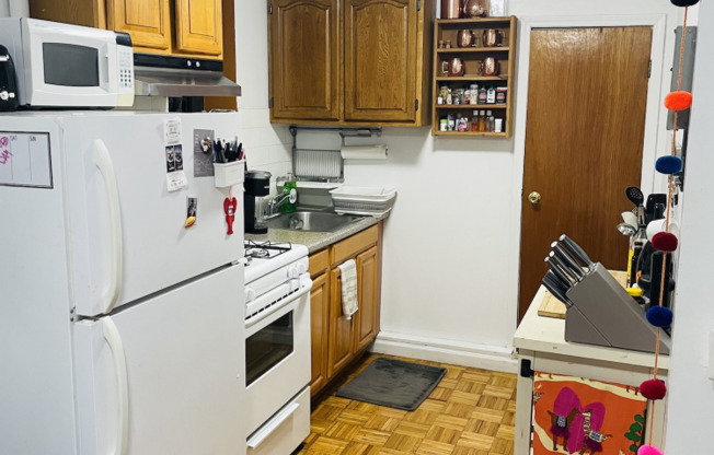 1 bed, 1 bath, $2,700, Unit 12