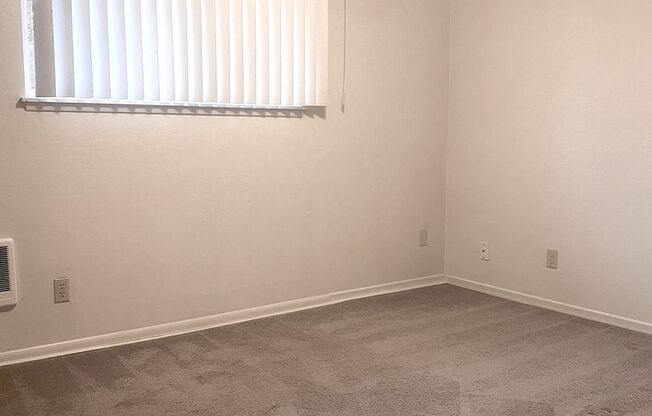 1 bed, 1 bath, 510 sqft, $1,125, Unit 3867 24th Pl NE