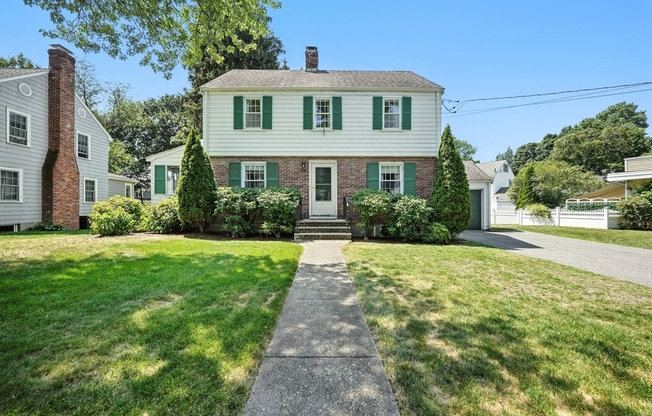 40 FAIRWAY DR