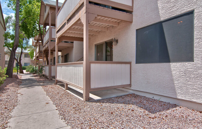 Location! Location! Location! Minutes away from ASU
