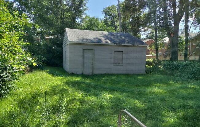 3 bedroom 1 bath bungalow now available! - $1250/mo