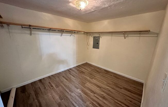 3 beds, 1 bath, $1,295