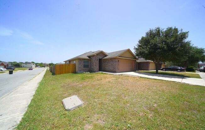 Great One-Story Home Near Lackland AFB Now Available! - Realtor Commission: $350