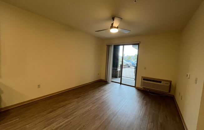1 bed, 1 bath, 705 sqft, $1,395, Unit 106
