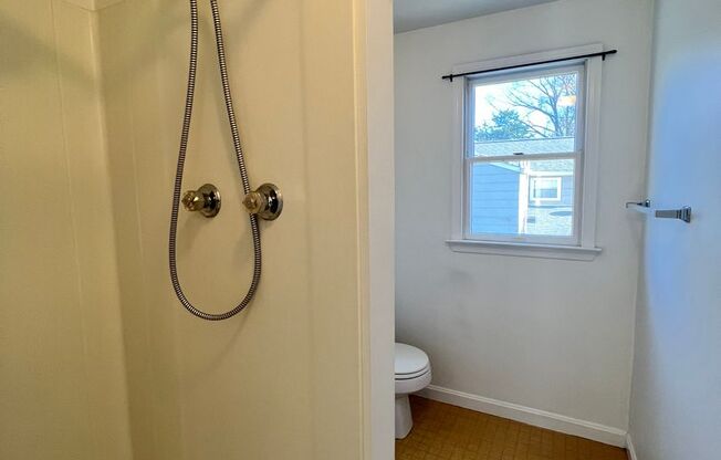 Stunning 4 BR/2.5 BA Single-Family Home in Woodmoor, MD!