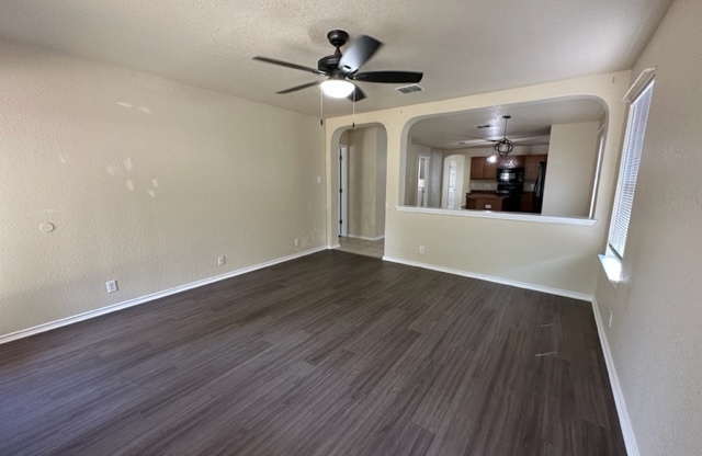 221 ROADRUNNER AVE