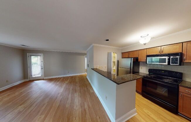 Renovated 1 Bedroom Apartment in Eastover Glen with community pool