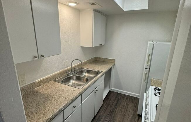 1 bed, 1 bath, 610 sqft, $1,300, Unit 252