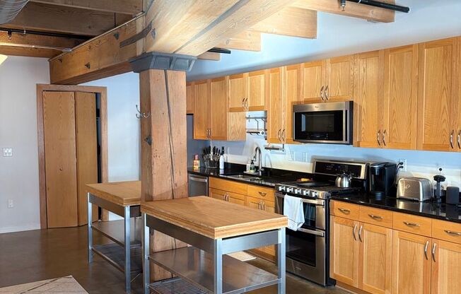 One bed, one bath loft-style condo in the Security Warehouse Lofts building of the North Loop with a beautiful view of the downtown Minneapolis skyline.