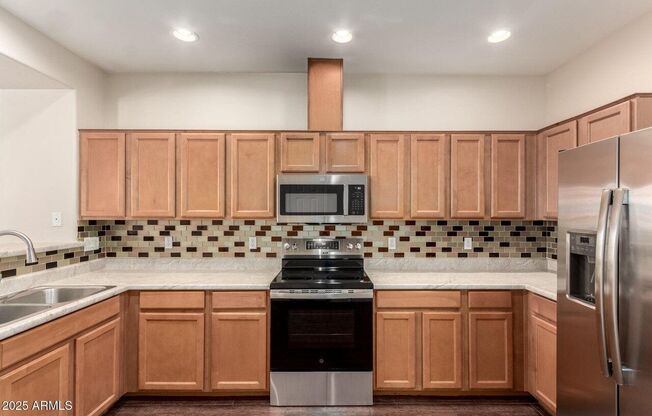 3 beds, 3 baths, 1,641 sqft, $2,150, Unit 1013