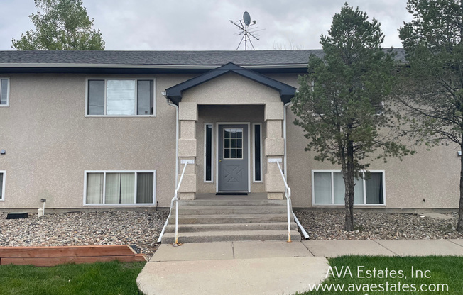 719 E LAPORTE DR