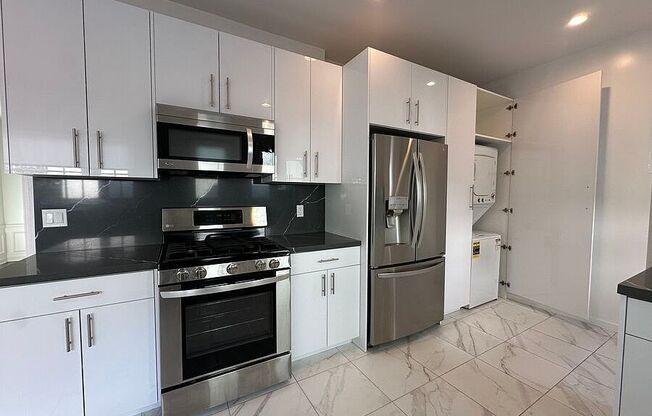 1407 N. Laurel Avenue