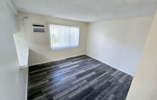 2 beds, 1 bath, 740 sqft, $1,995, Unit 09