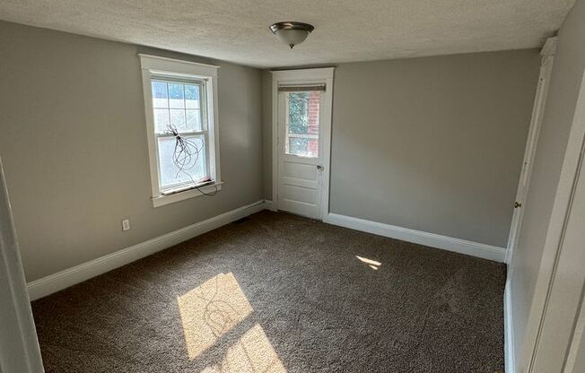 4 beds, 1 bath, $1,595