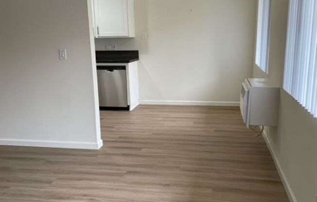 2 beds, 1 bath, $2,295, Unit 14